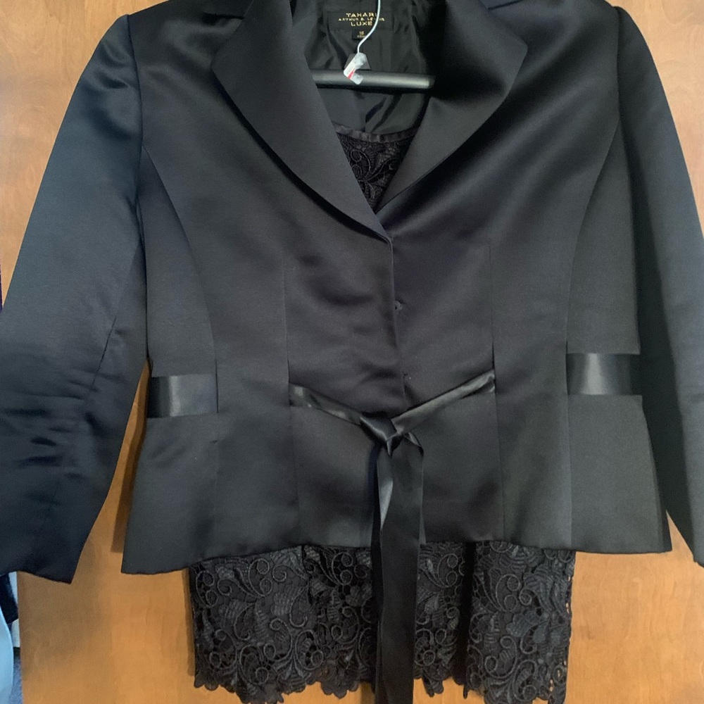 Women’s 2 piece skirt suit